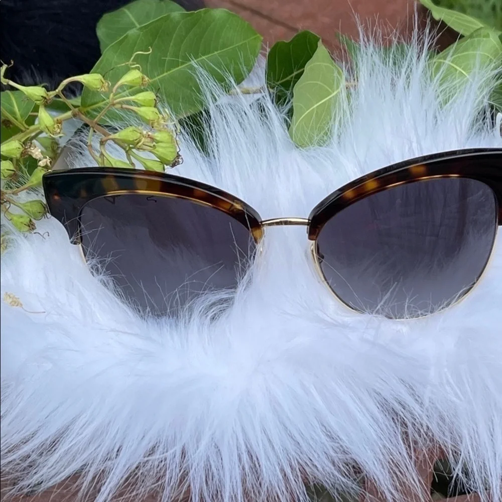 NWT Moschino Cat-Eye Tortoise Butterfly Sunnies